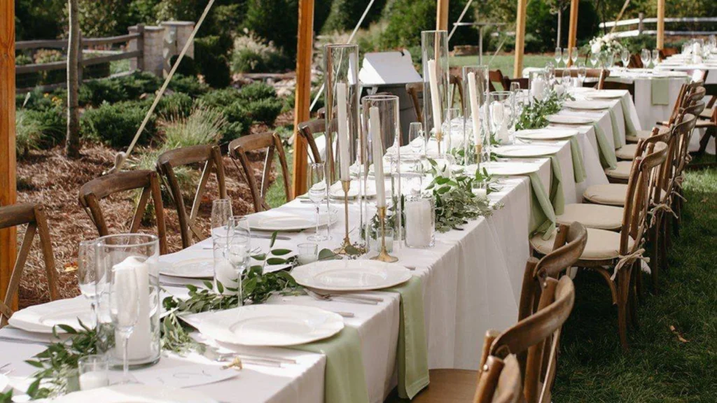 Glassware Rentals That Upgrade a Wedding Bar and Dinner